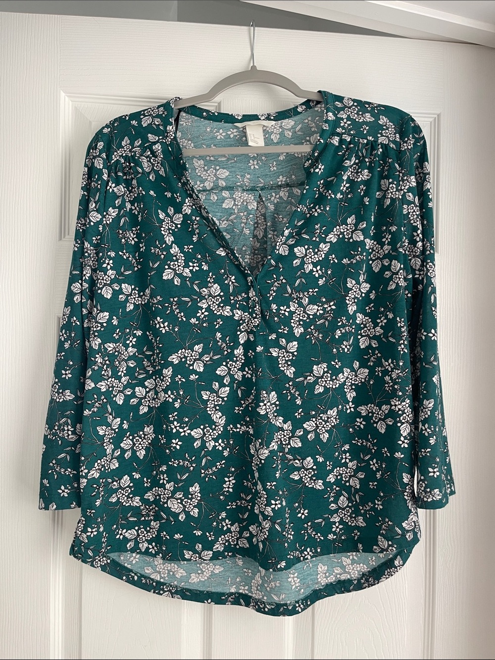 H&M Medium Womens Teal Floral V-Neck Blouse